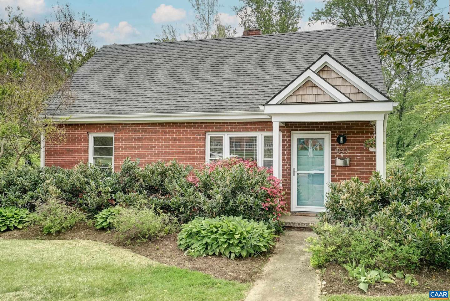 807 Hillcrest Rd, Charlottesville