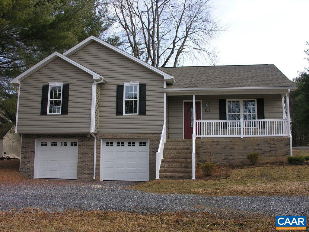 101 Sterling Dr, Waynesboro