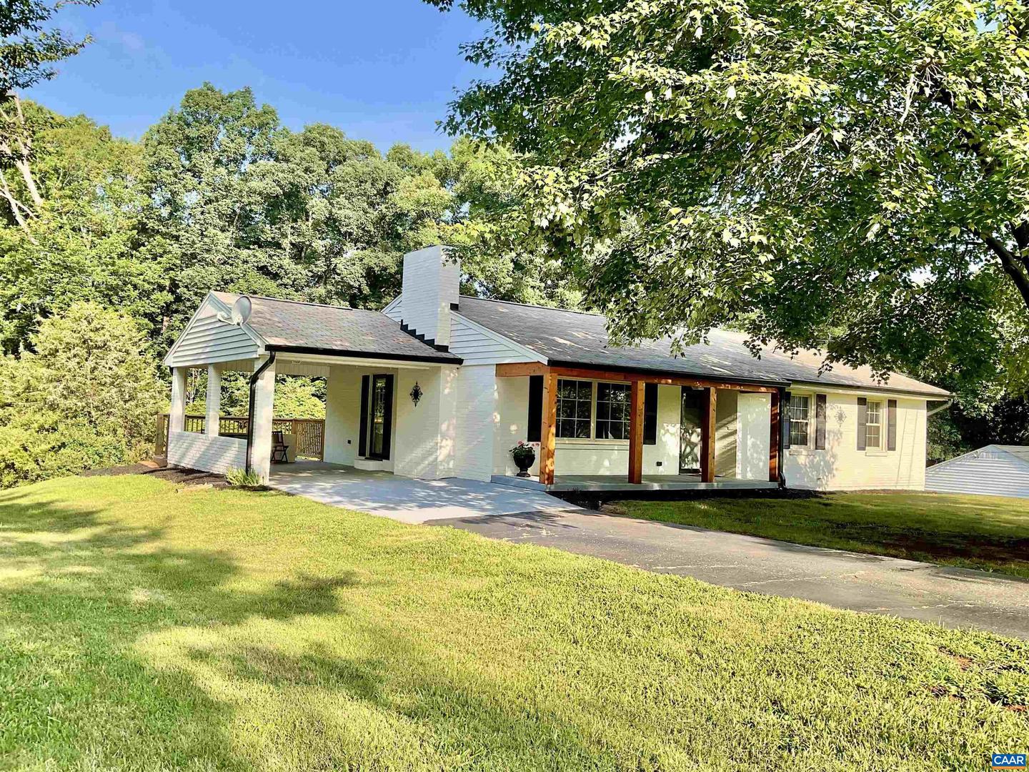 143 Lake Dr, Amherst