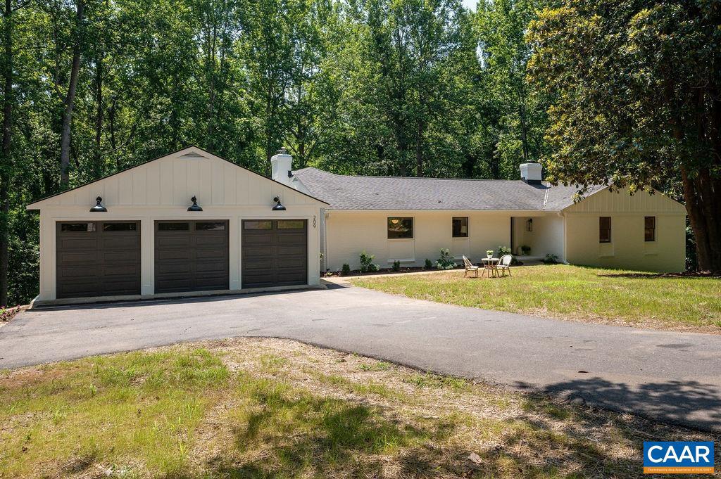 209 Montvue Dr, Charlottesville