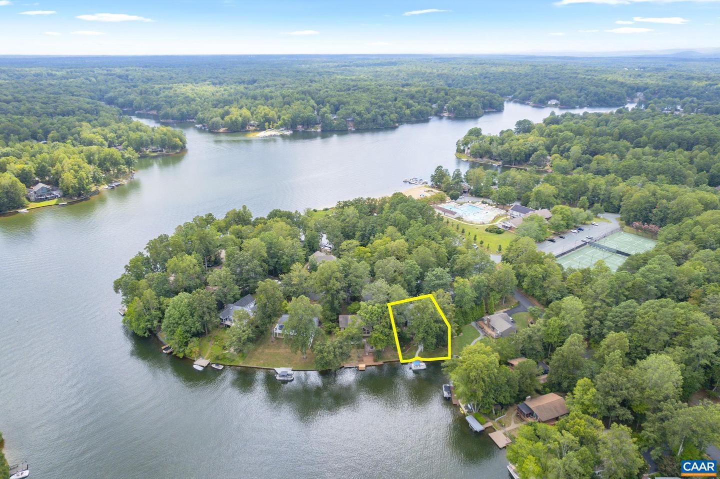 4 Lakeview Cir, Palmyra