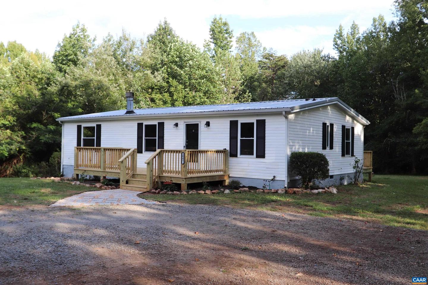 1041 W Old Mountain Rd, Louisa
