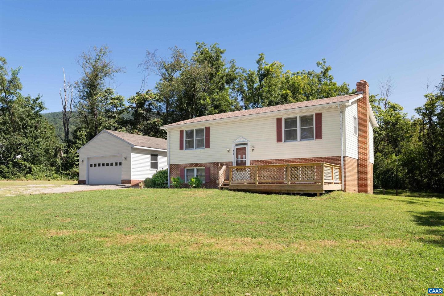 421 Newtown Rd, Greenwood