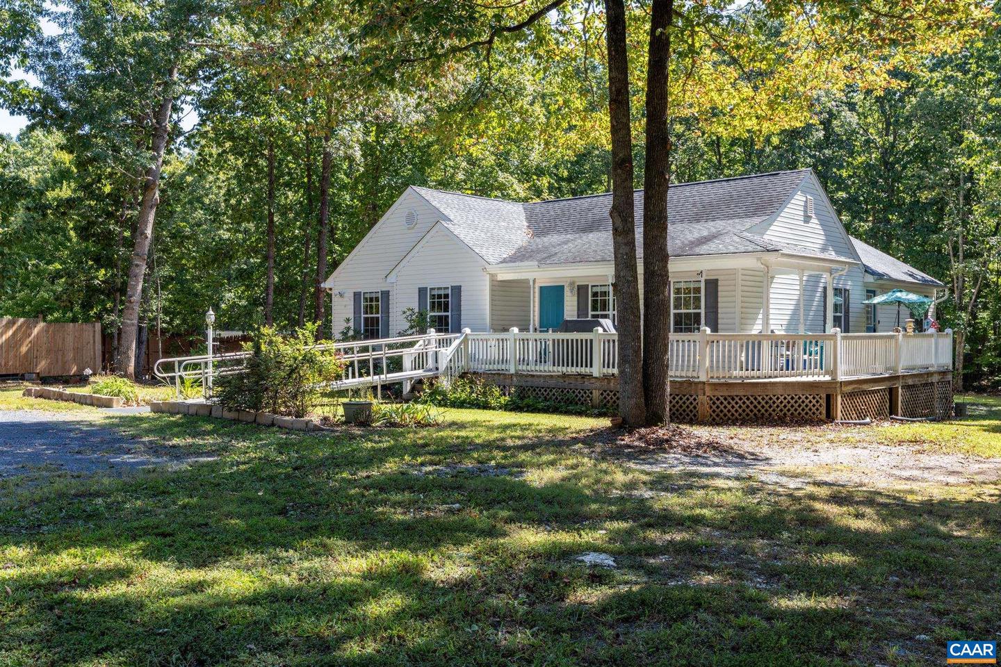 464 Hummingbird Rd, Scottsville