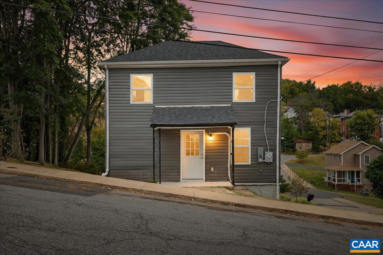 1003 W Johnson St, Staunton