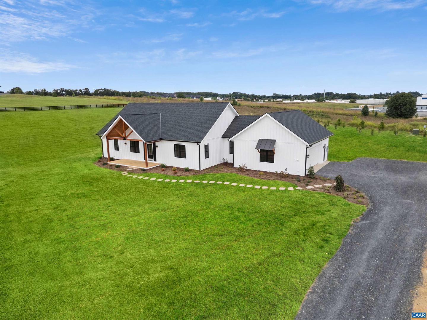 1416 Ladd Rd, Waynesboro