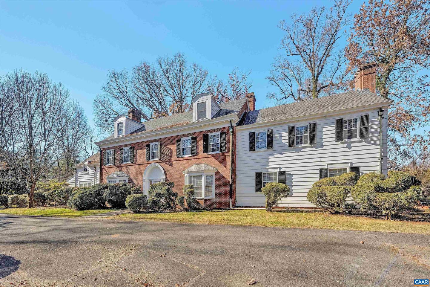 934 Commander Dr, Roanoke