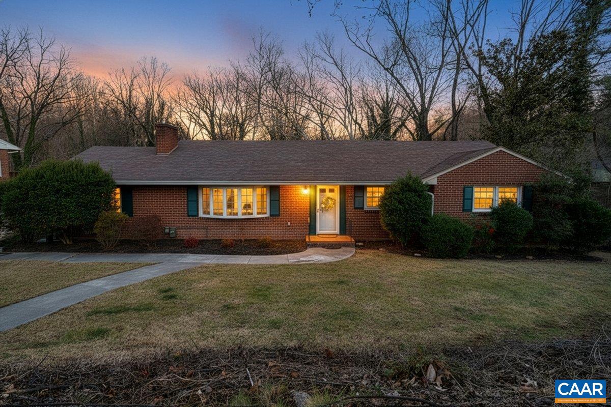 3558 SW Hartland Rd, Roanoke