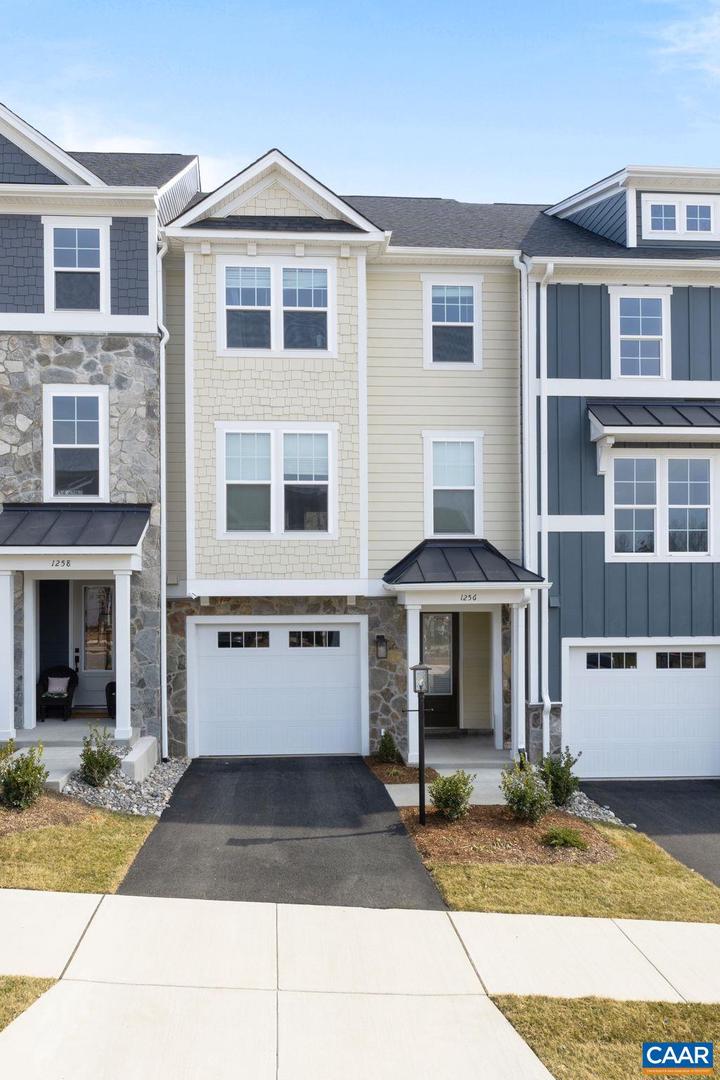 30 Talen Ln