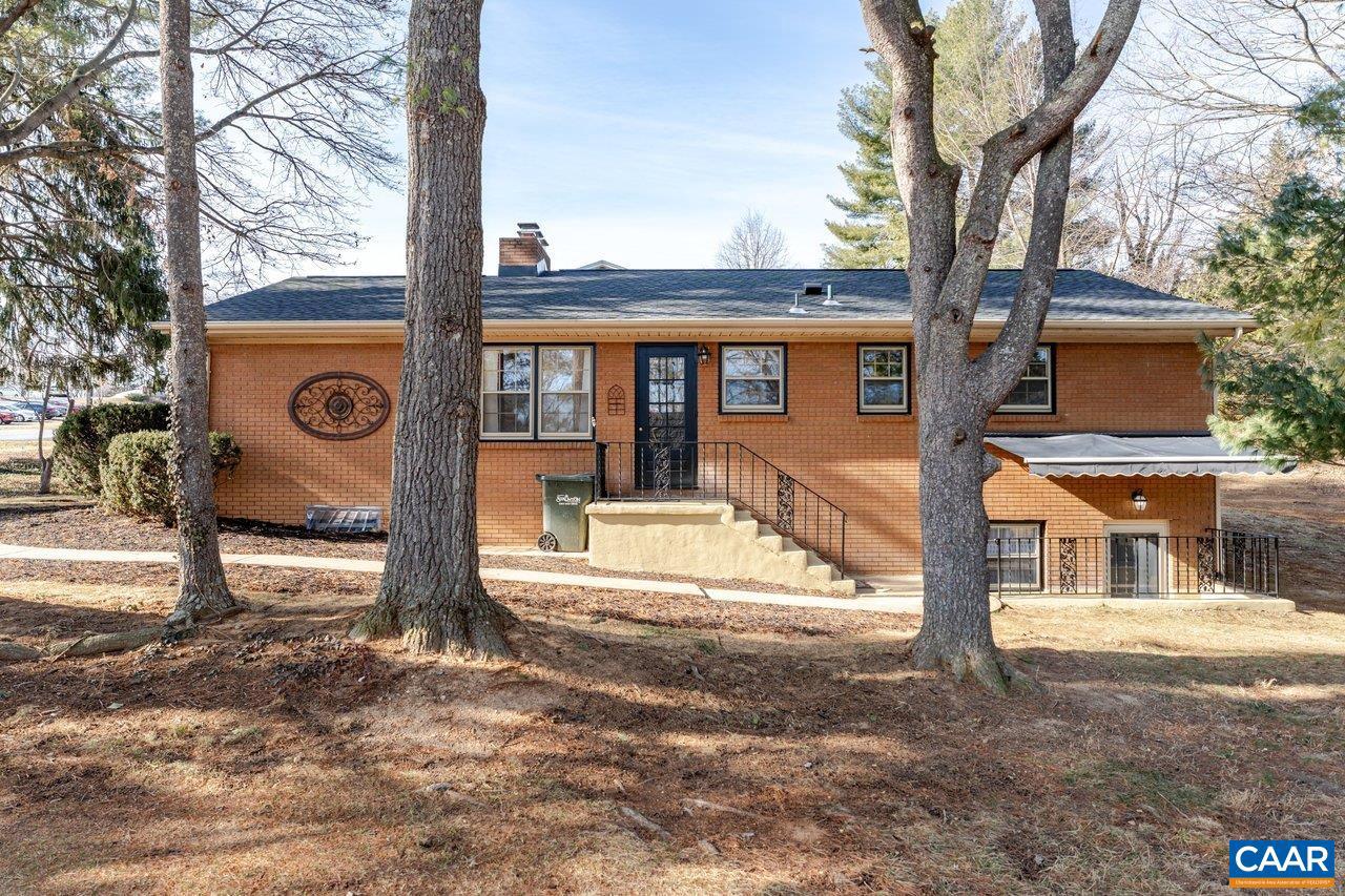 1408 N Coalter St, Staunton