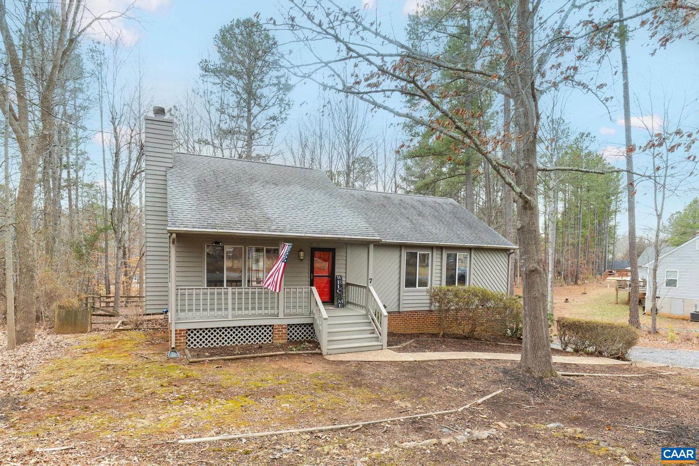 7 Englewood Dr, Palmyra