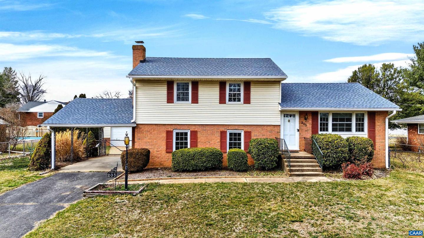205 Stonewall Dr, Waynesboro