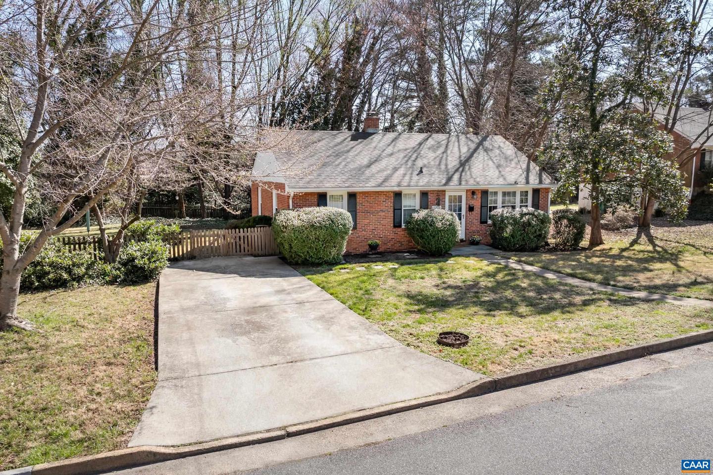 1216 Sherwood Rd, Charlottesville