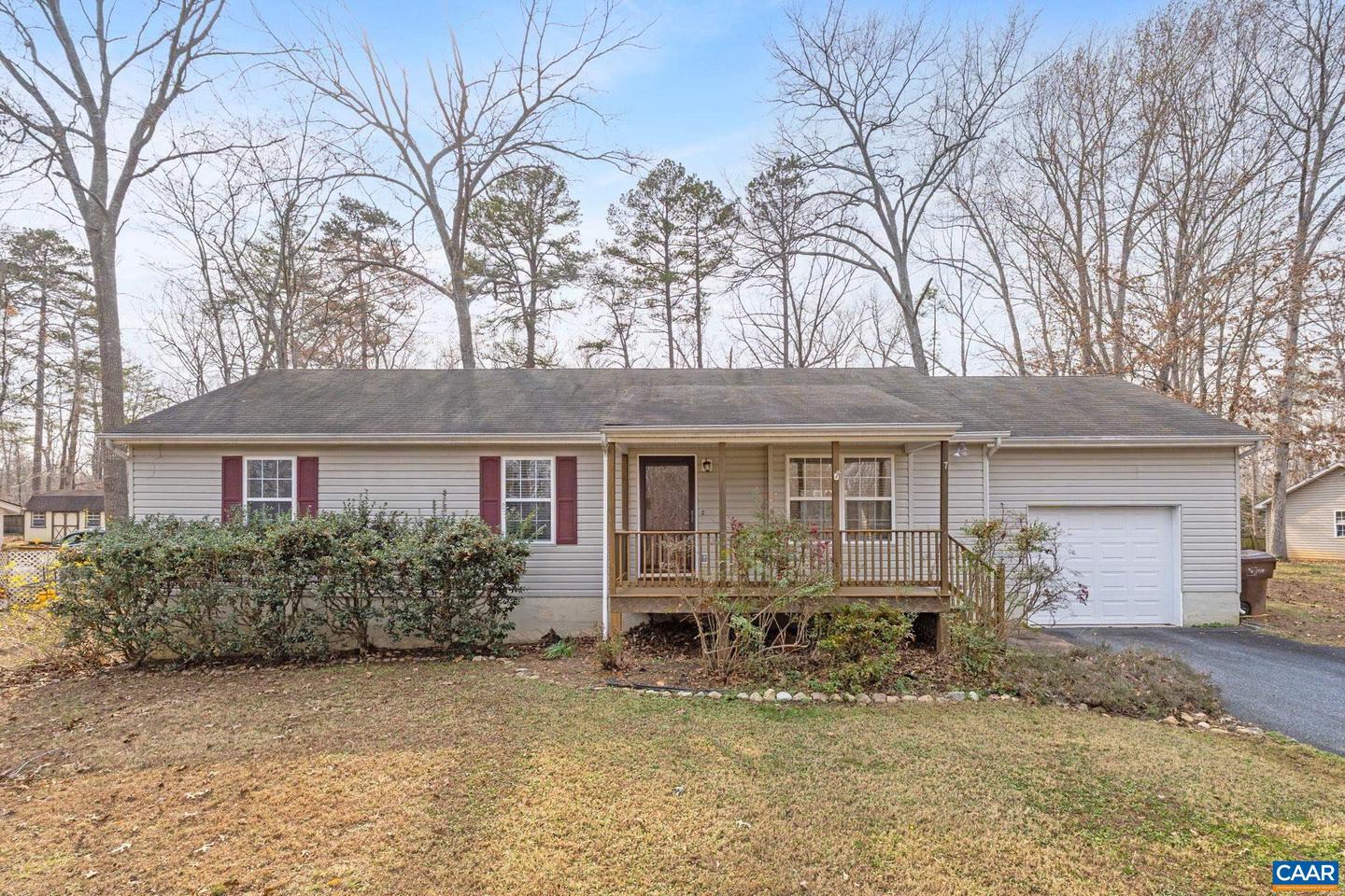 7 Riverside Dr, Palmyra