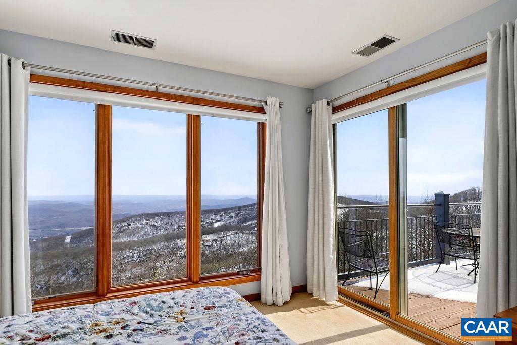 1551 Vistas Condos, Roseland