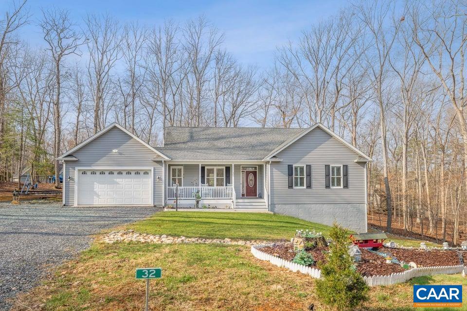 32 Mulligan Dr, Palmyra