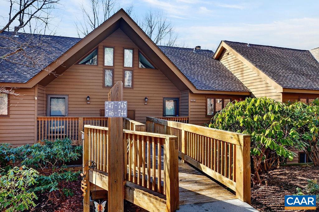 745 Laurelwood Condos #745