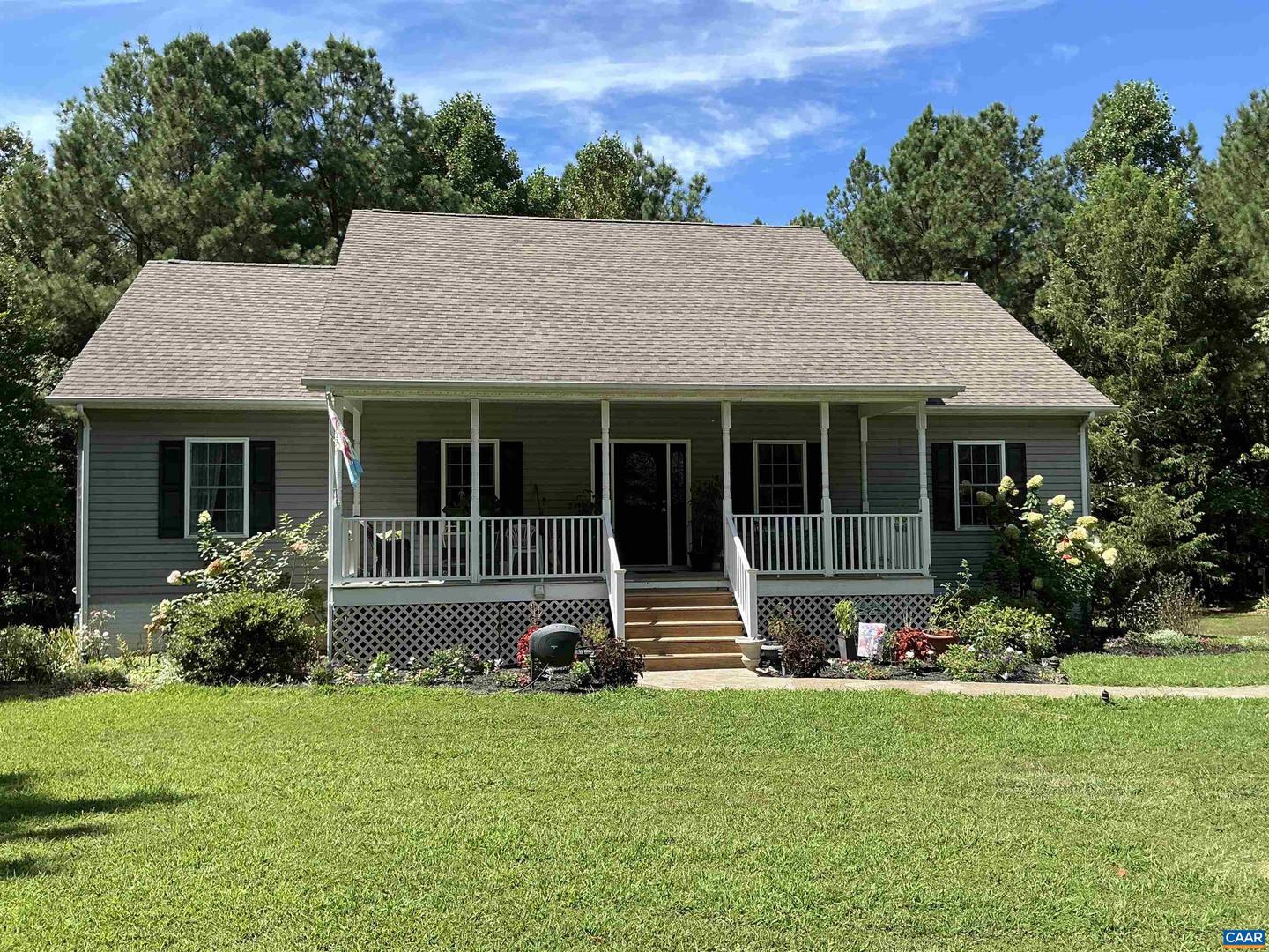 145 Butler Ln, Scottsville