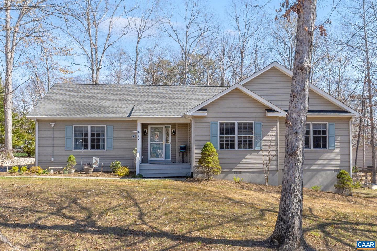 70 Riverside Dr, Palmyra