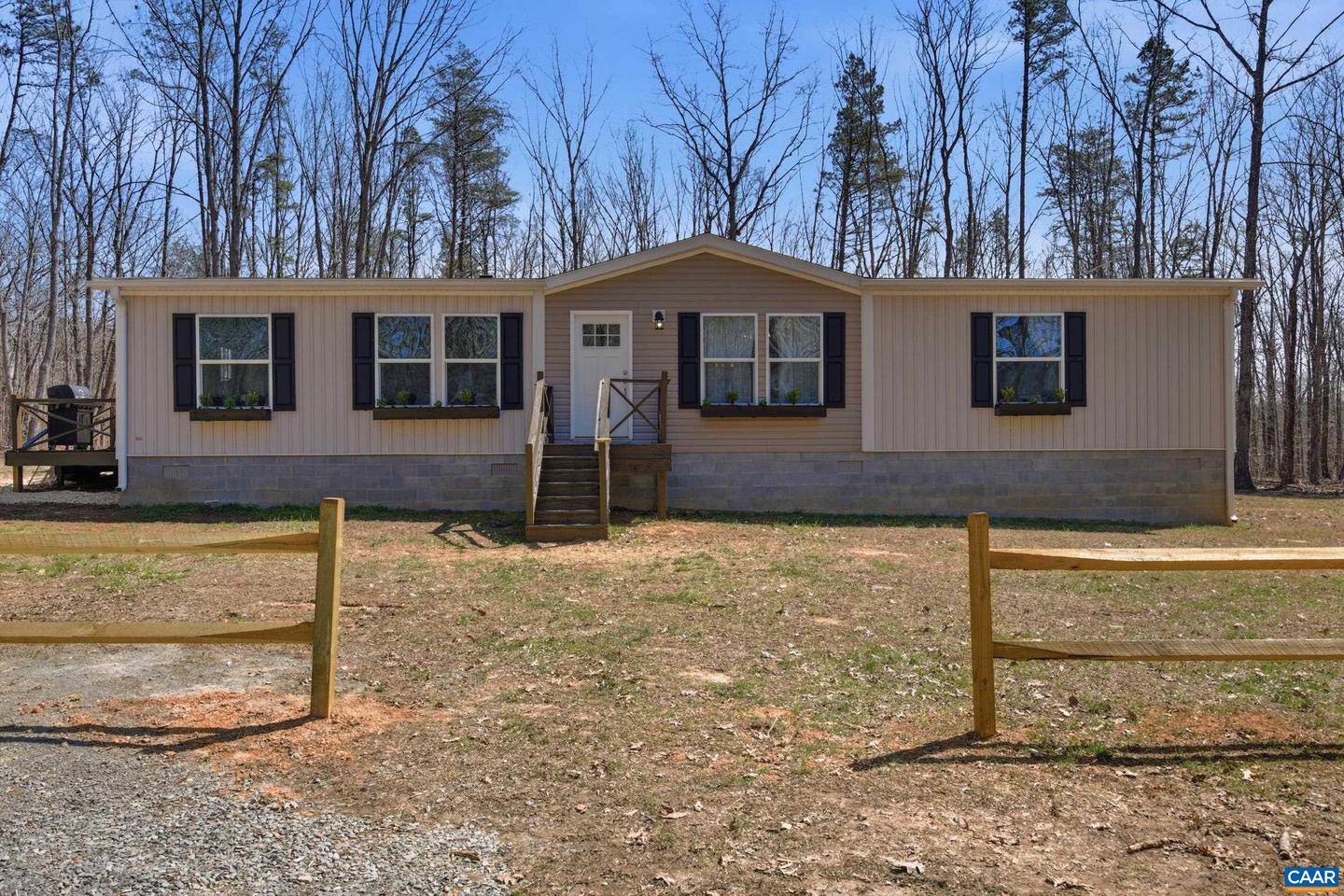 215 Bunnys Trl, Louisa