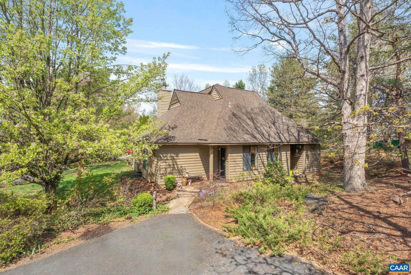 1 Ridgeview Cir, Charlottesville