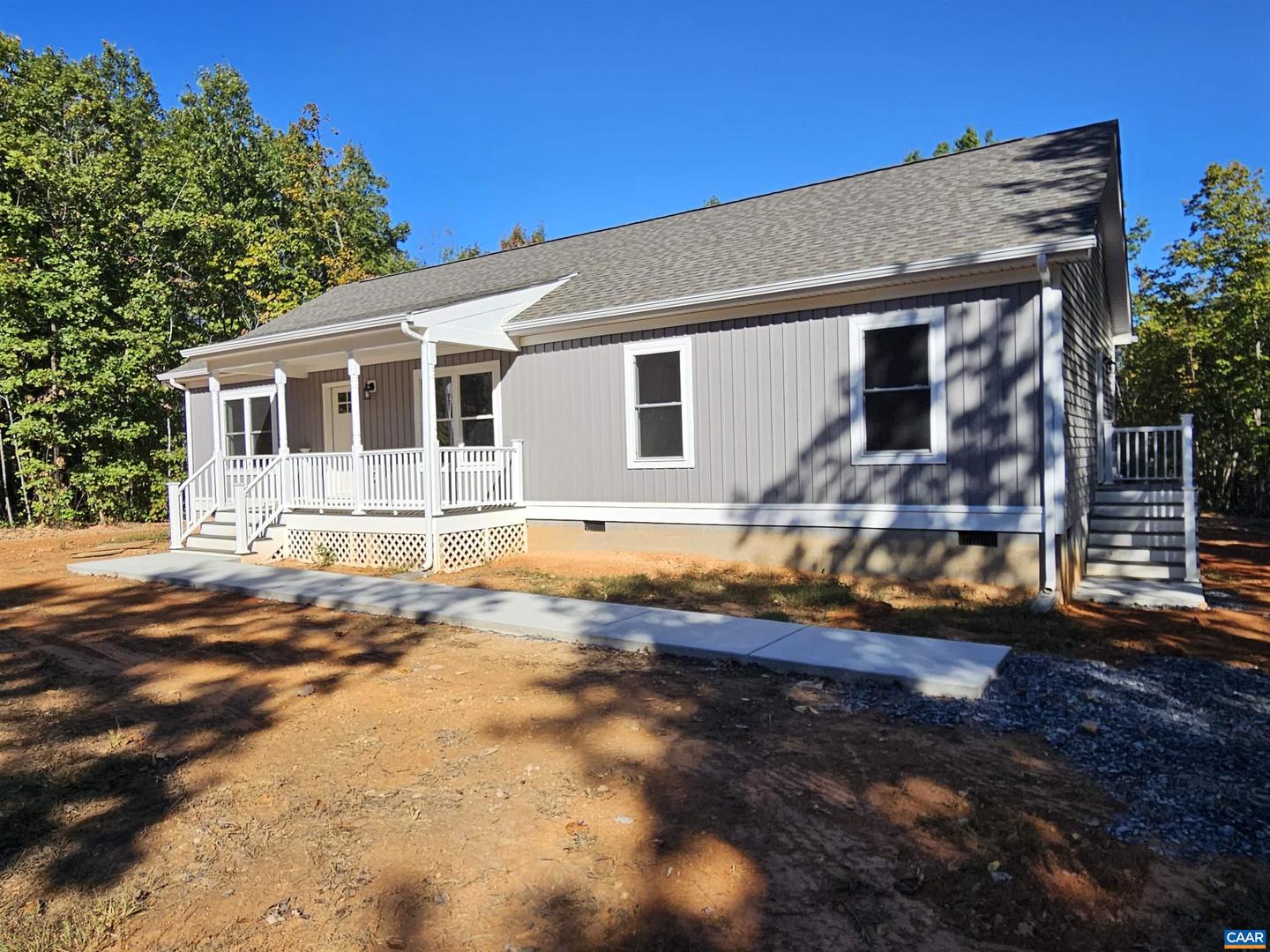 121 Sharps Creek Dr, Scottsville