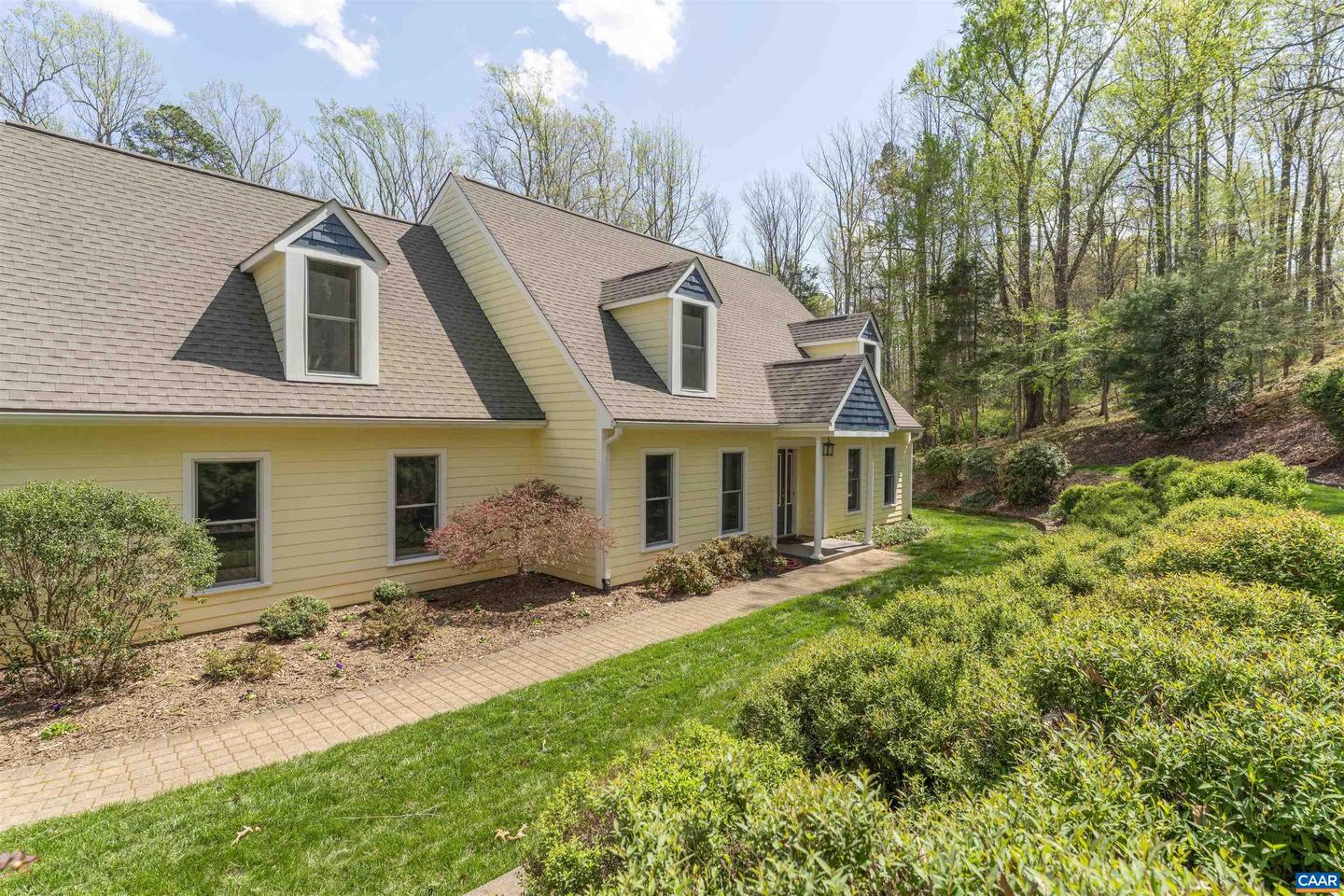 2700 Willow Oak Cir, Charlottesville