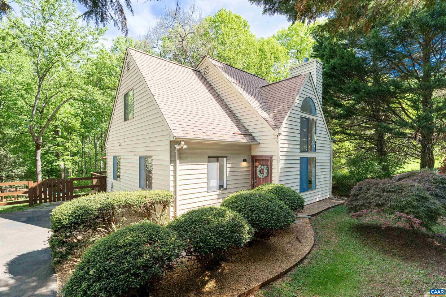 220 Homestead Ln, Charlottesville