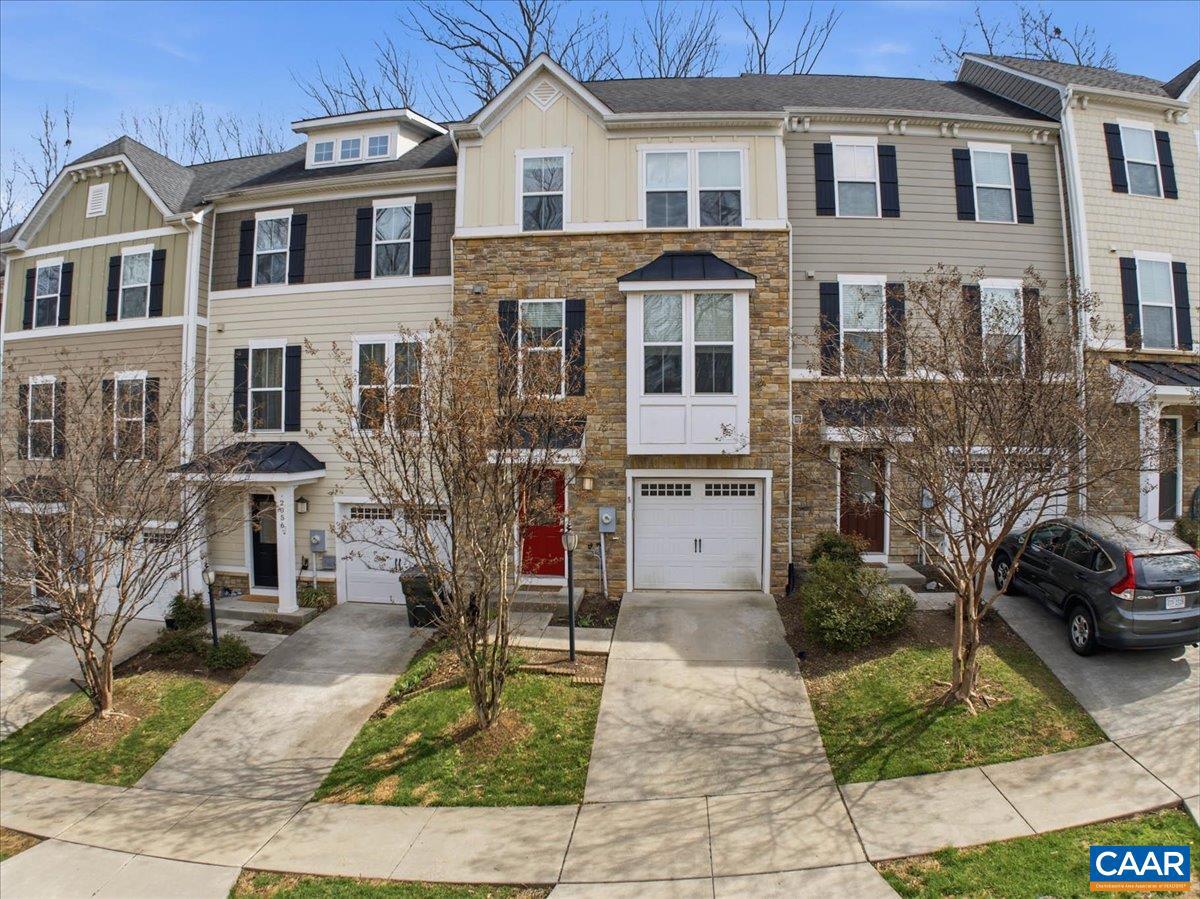 2054 Bethpage Ct # 2054