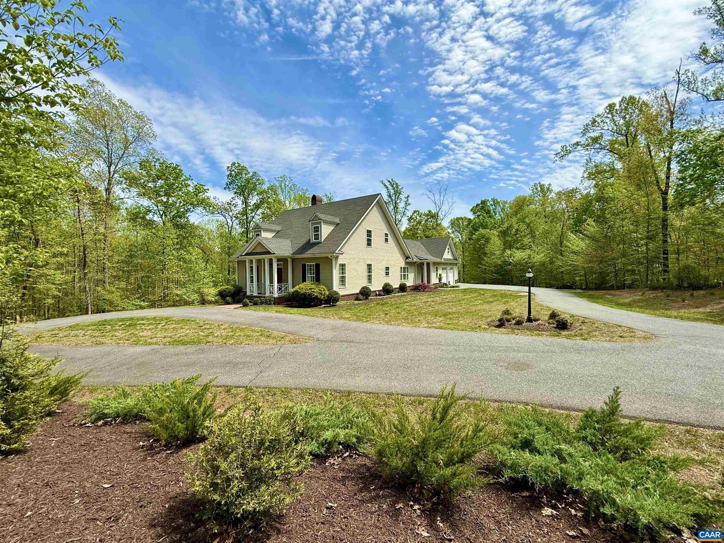1025 E Pelham Dr