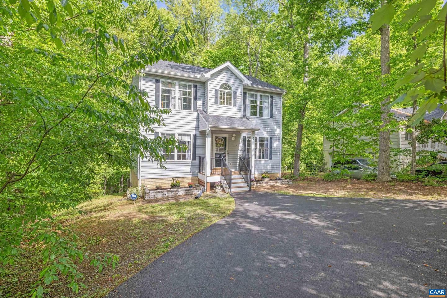 7 Ashcake Ter, Palmyra