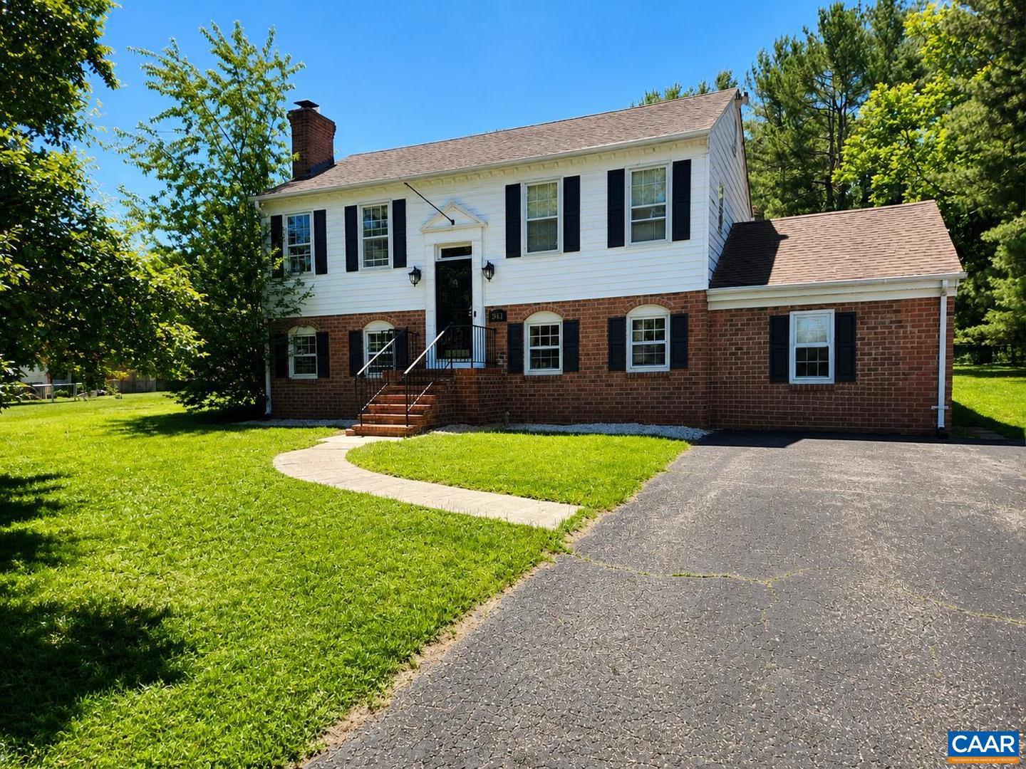 151 Lancaster Dr, Madison Heights