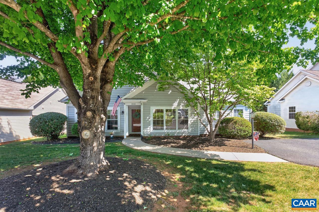 1045 Wintergreen Ln