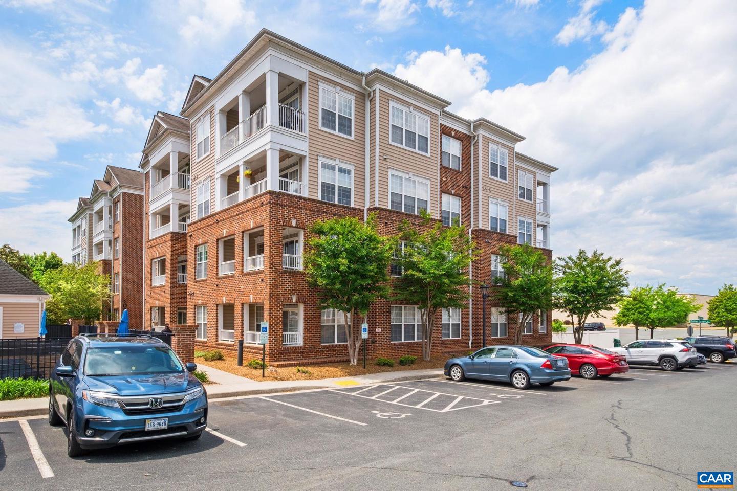 1051 Glenwood Station Ln #304