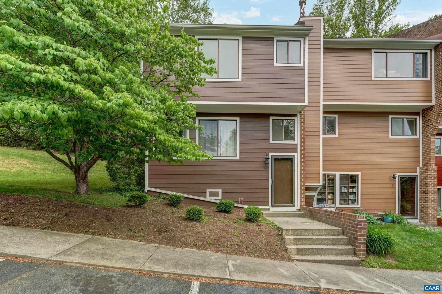 587 Southampton Ct
