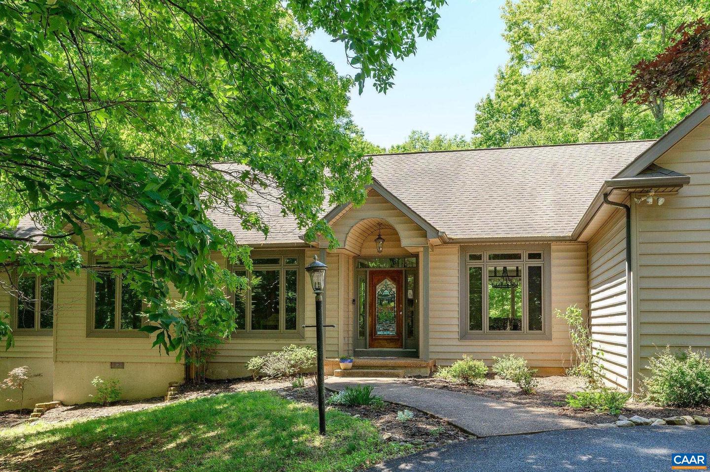 458 Fieldstone Dr, Keswick