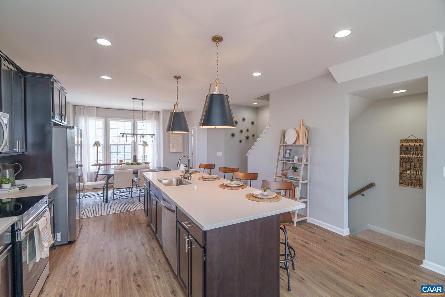 237 Cheshire Ln