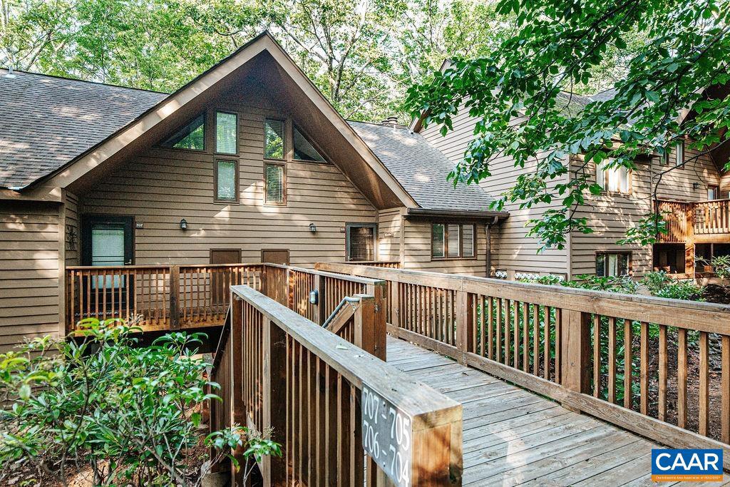 705 Laurelwood Condos