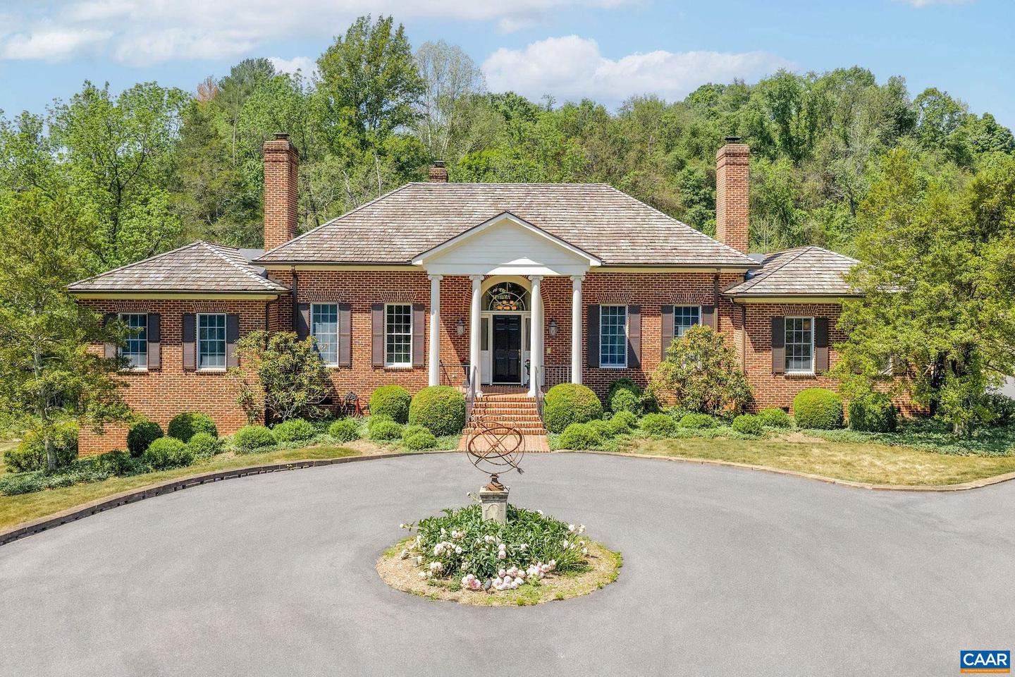 935 Garth Rd