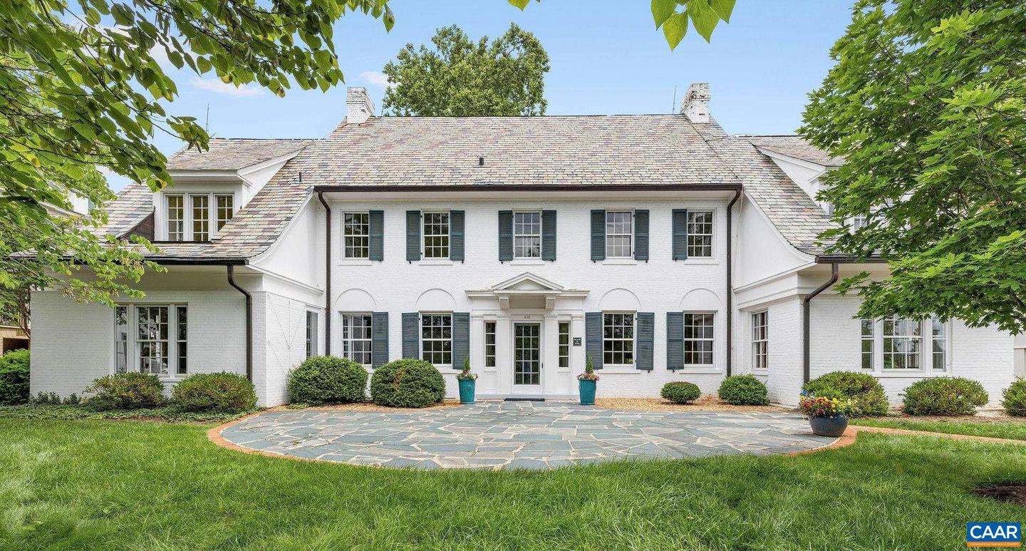 410 White Gables Ln