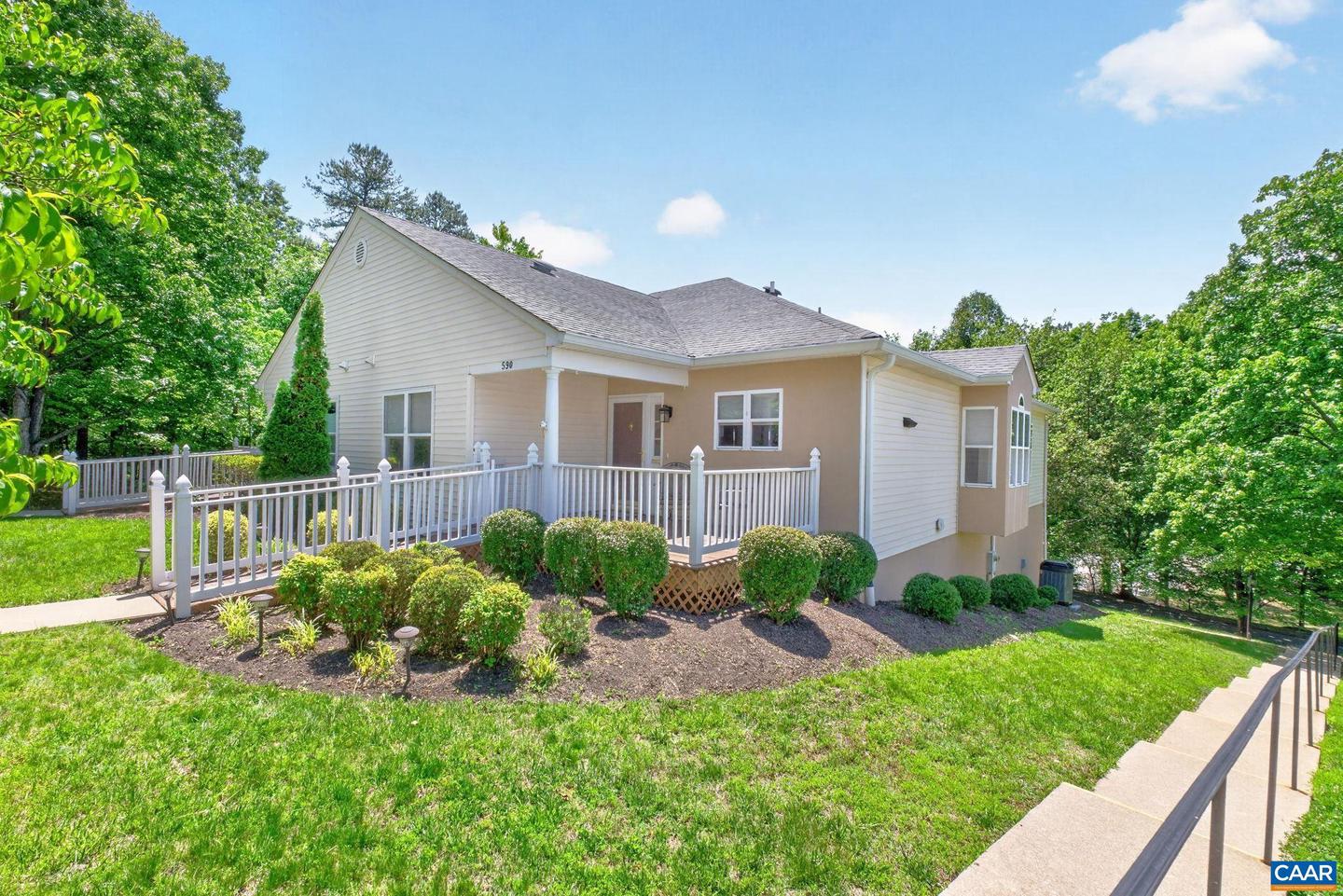 590 Mockingbird Way