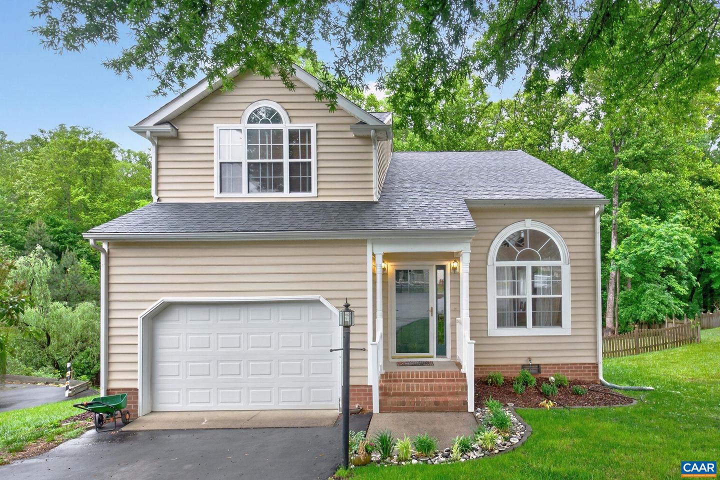 1092 Wintergreen Ln