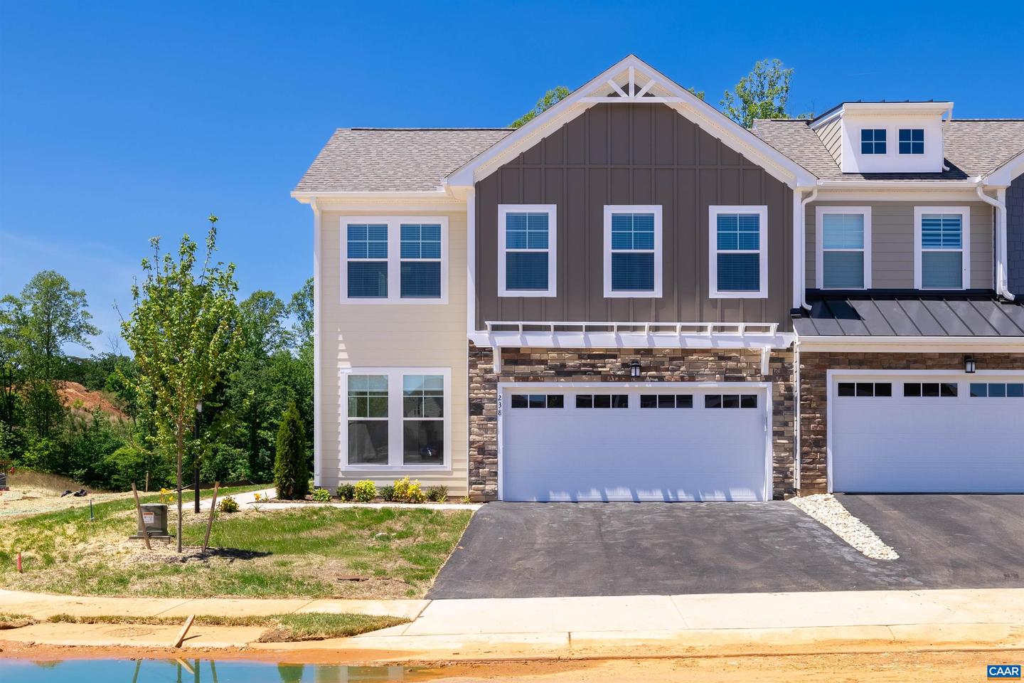238 Winterberry Dr