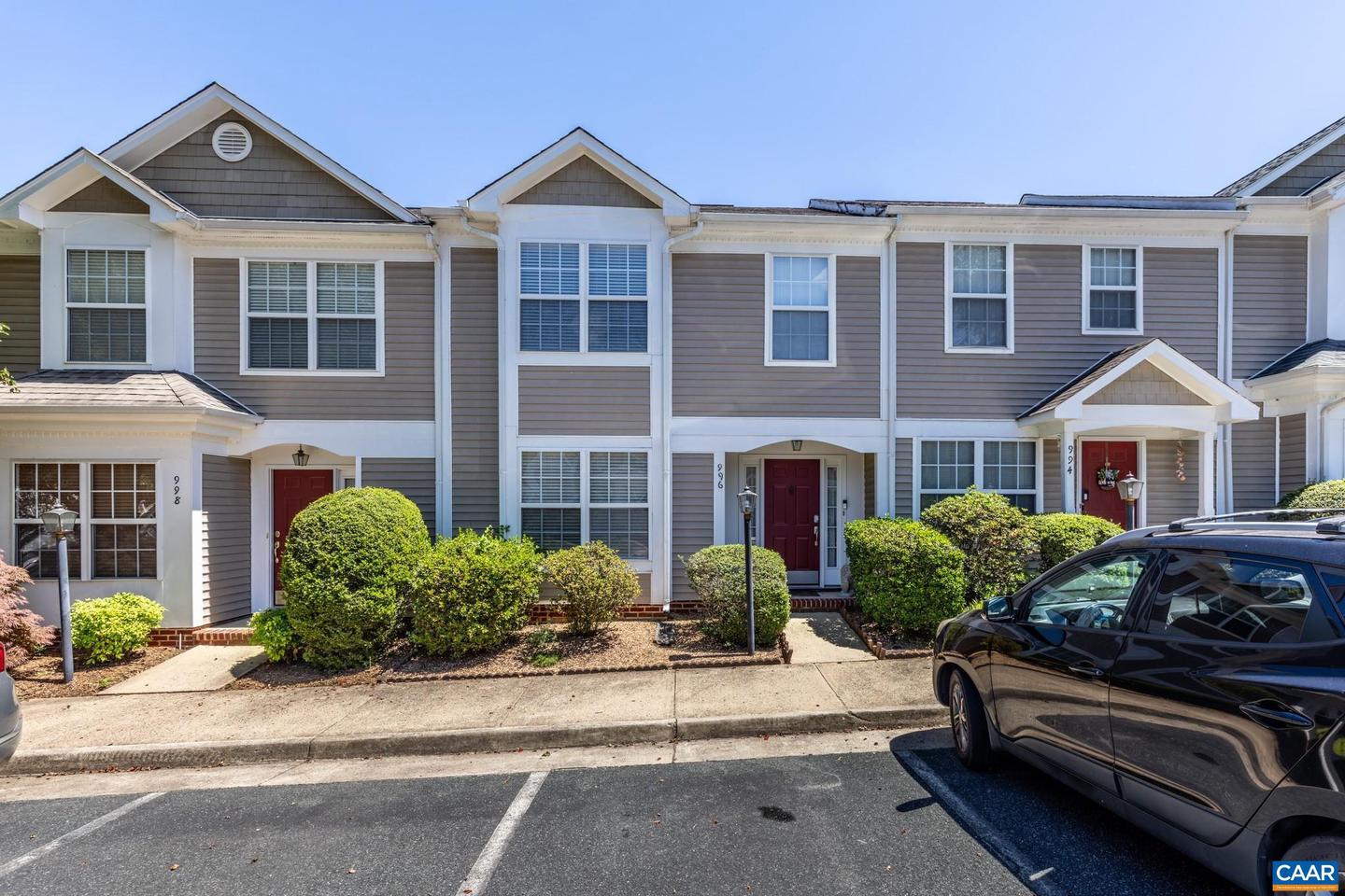 996 River Run Dr