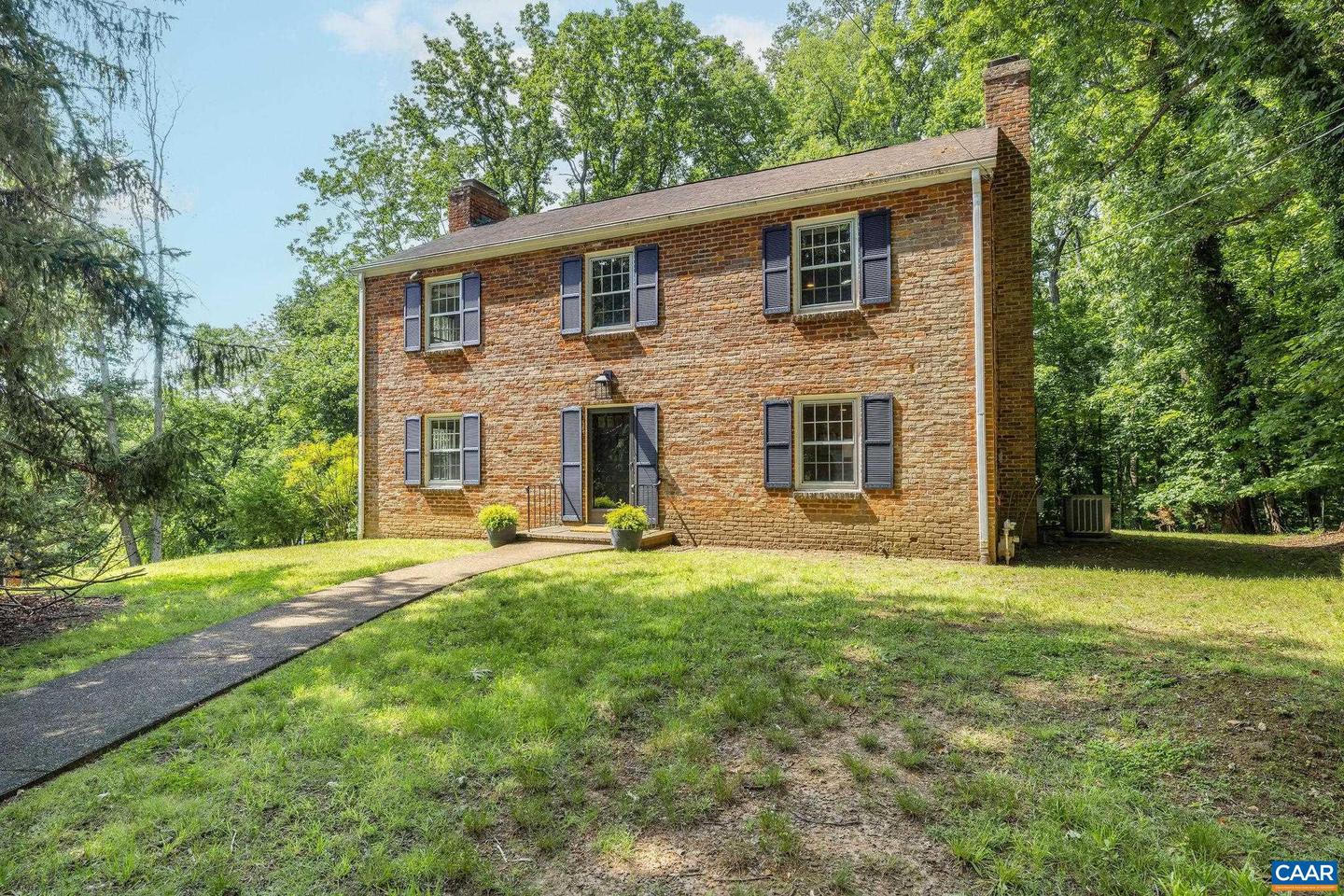 102 Meadowbrook Ct