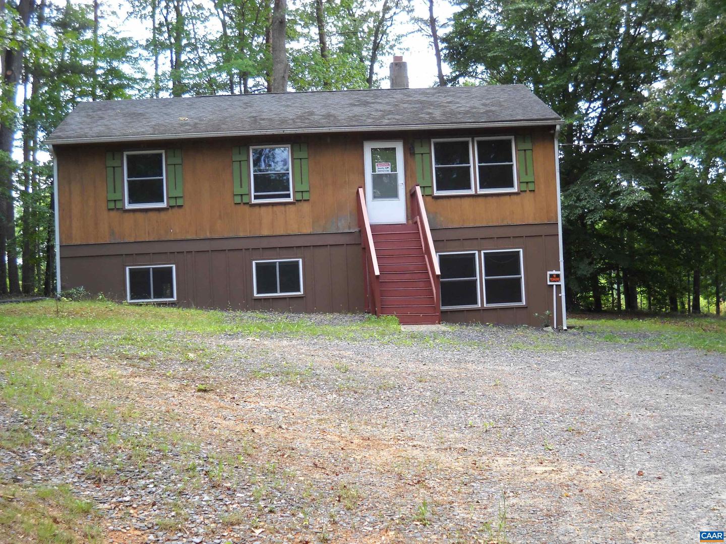 548 East River Rd