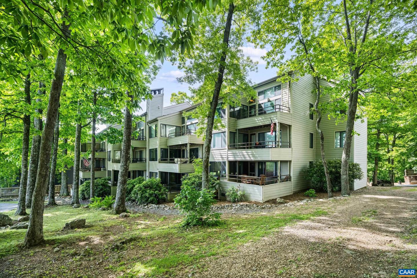 312 Dobie Ln