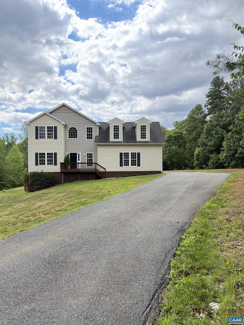 106 Mountainside Dr