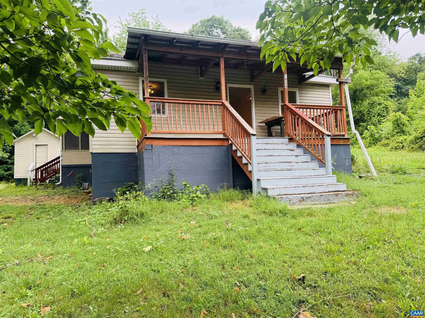 1924 E Main St