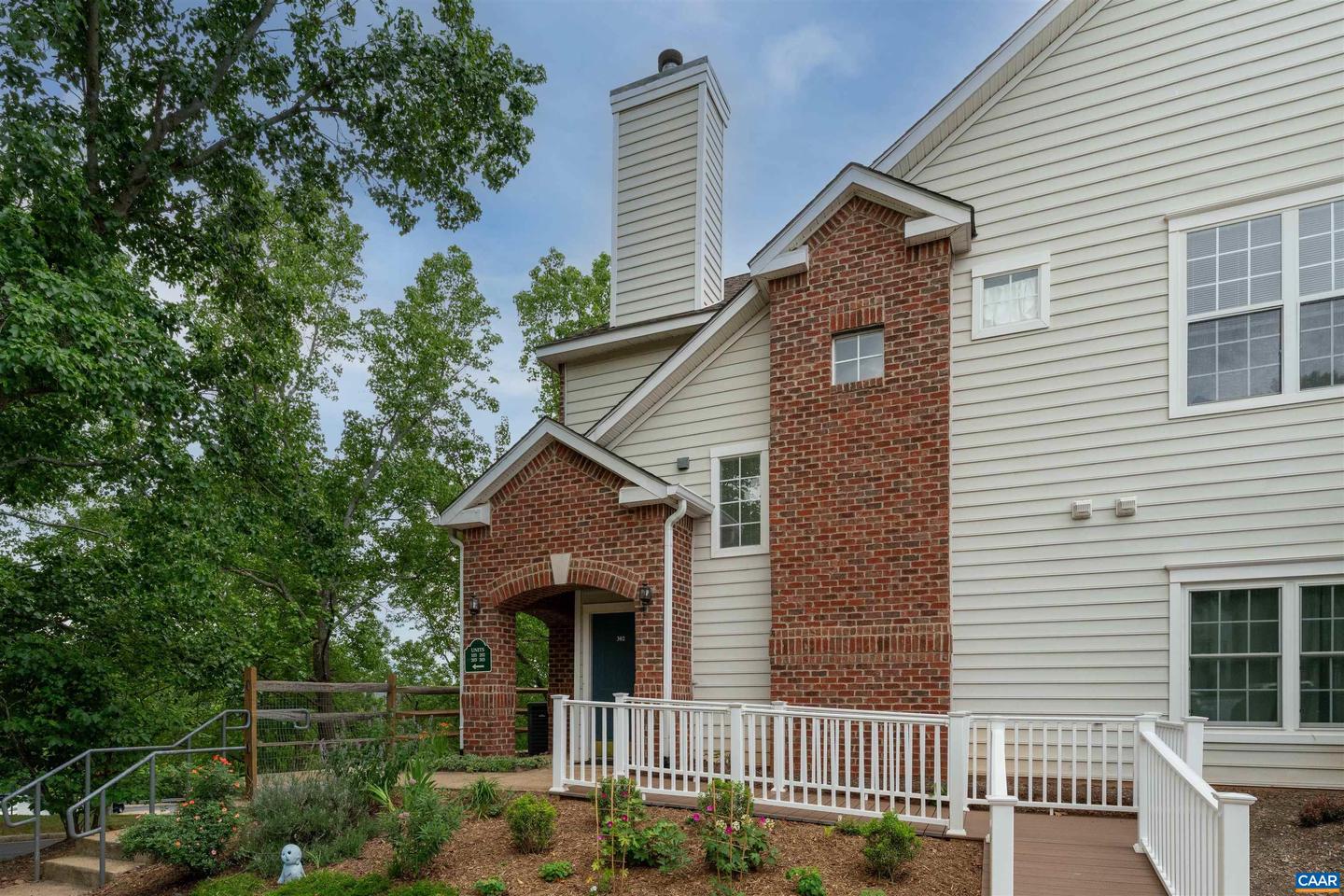 1055 Weybridge Ct